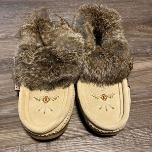 Moccasin size 6 Laurentian Chief